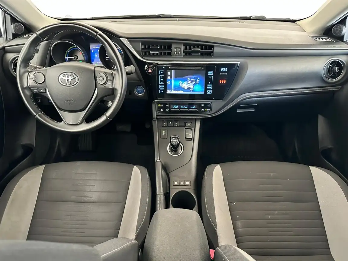 TOYOTA AURIS