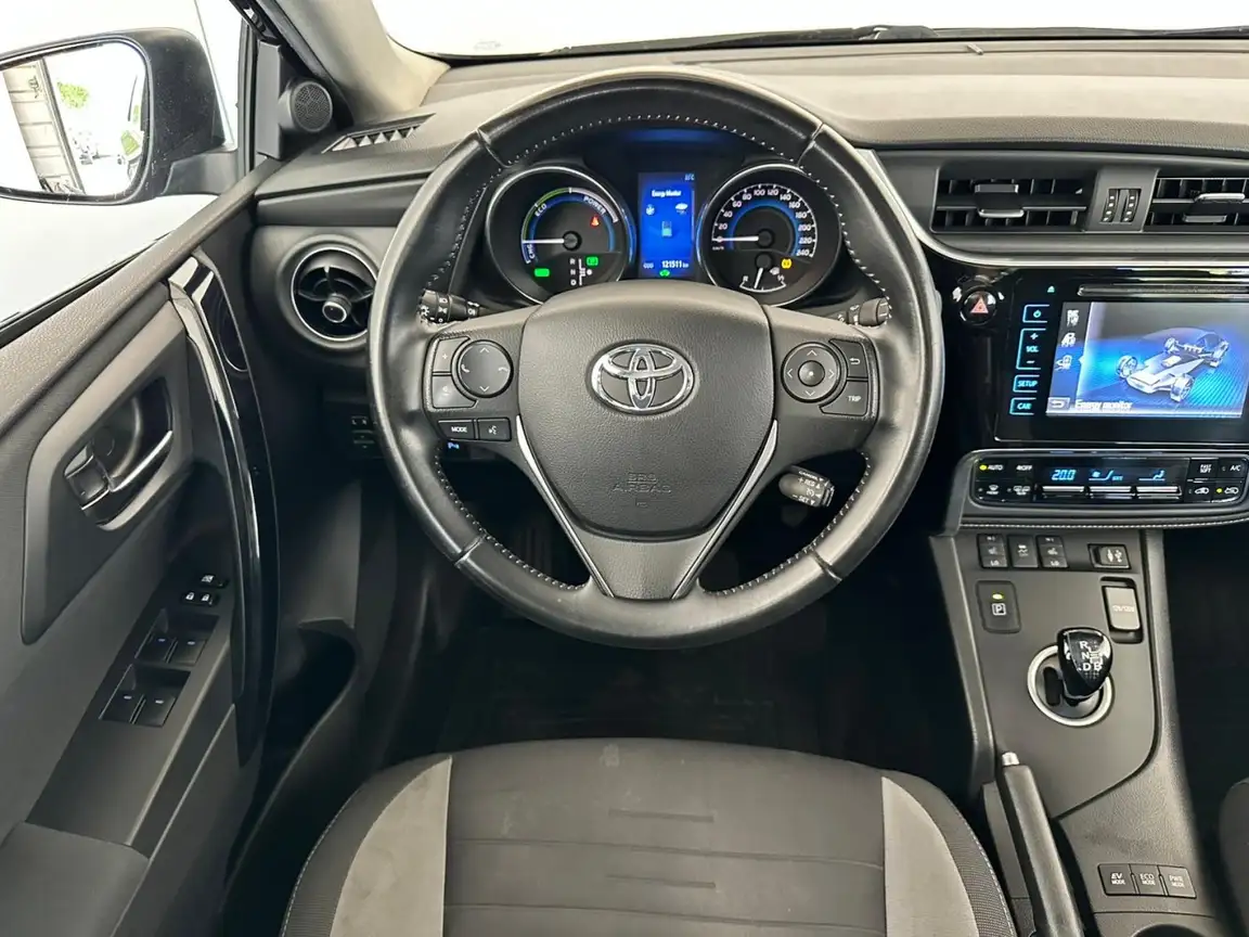 TOYOTA AURIS