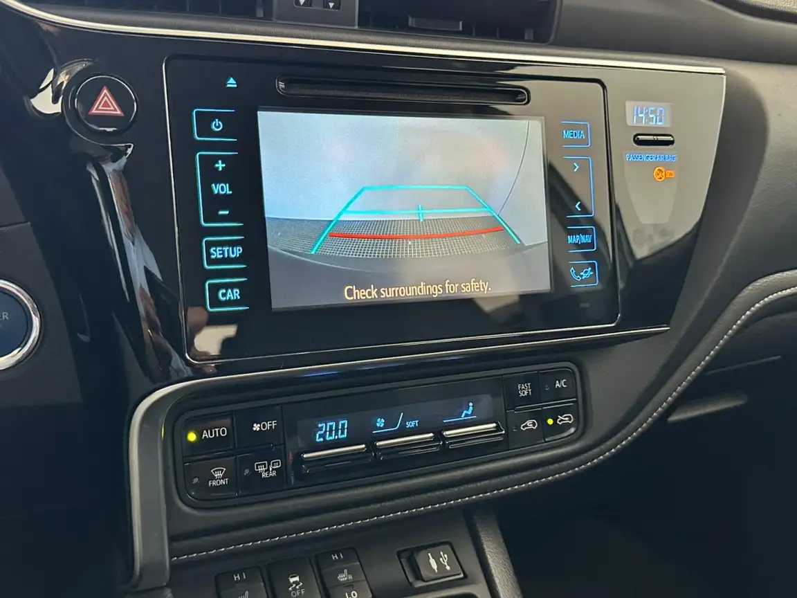 TOYOTA AURIS