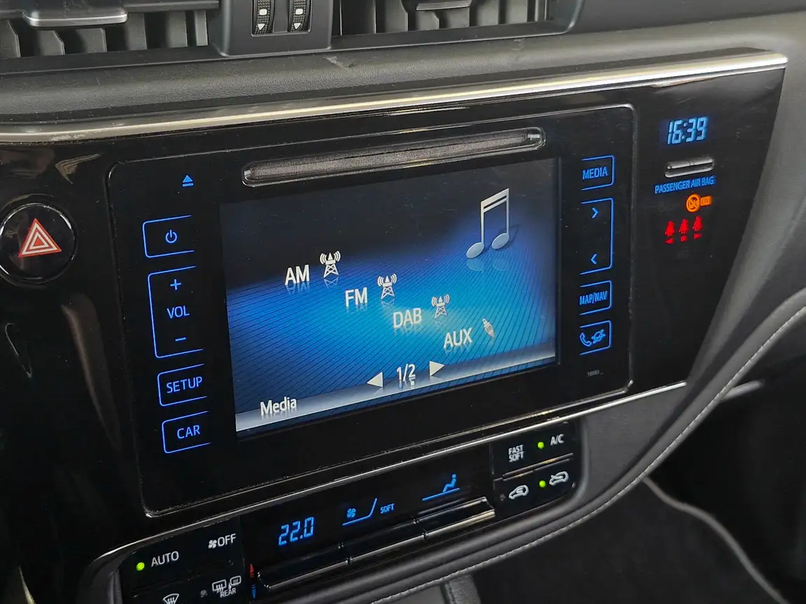 TOYOTA AURIS