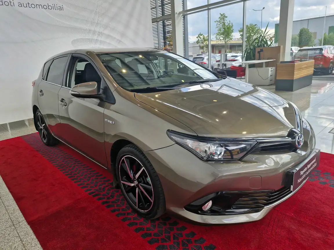 TOYOTA AURIS
