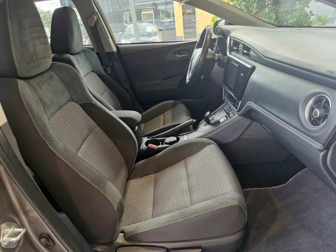 TOYOTA AURIS
