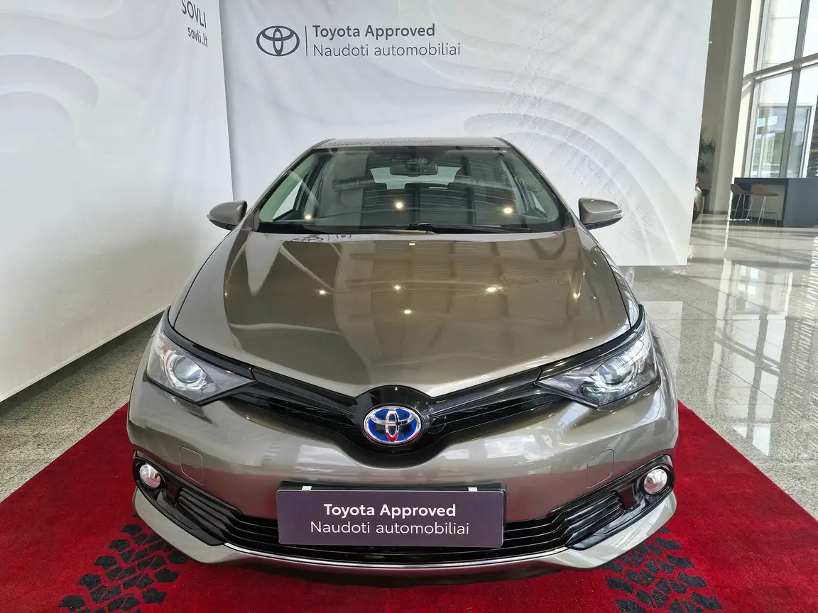 TOYOTA AURIS
