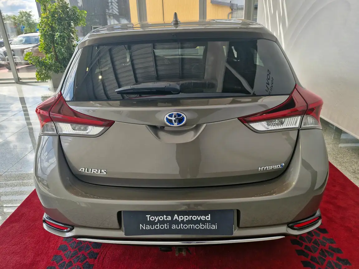 TOYOTA AURIS