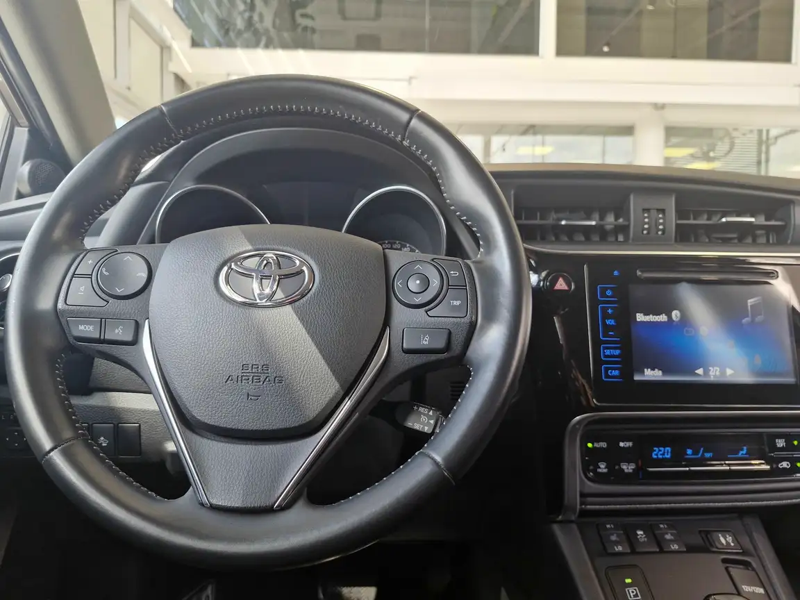TOYOTA AURIS