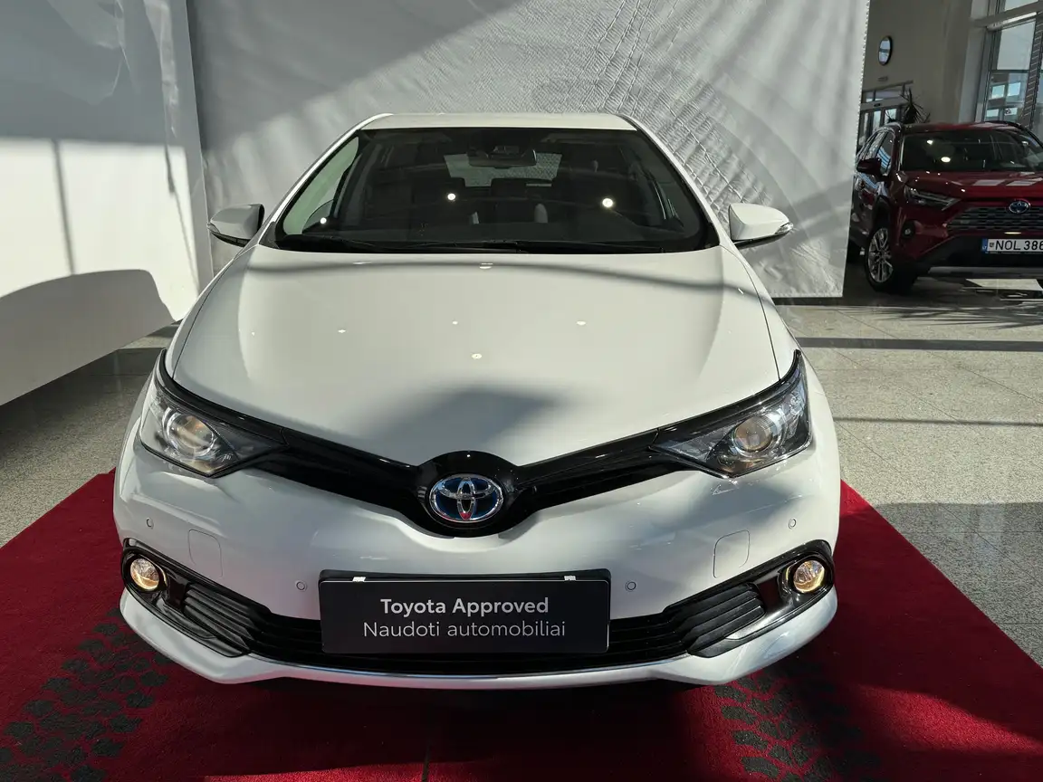TOYOTA AURIS