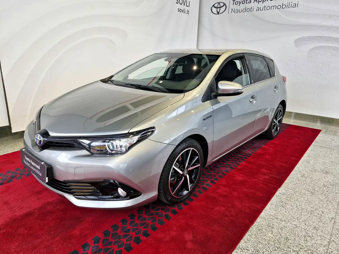 TOYOTA AURIS
