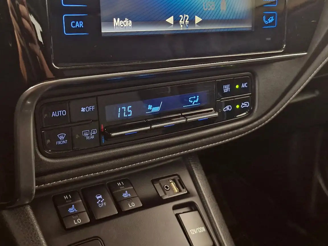TOYOTA AURIS