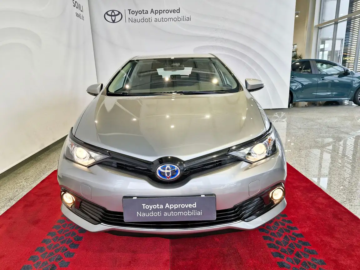 TOYOTA AURIS