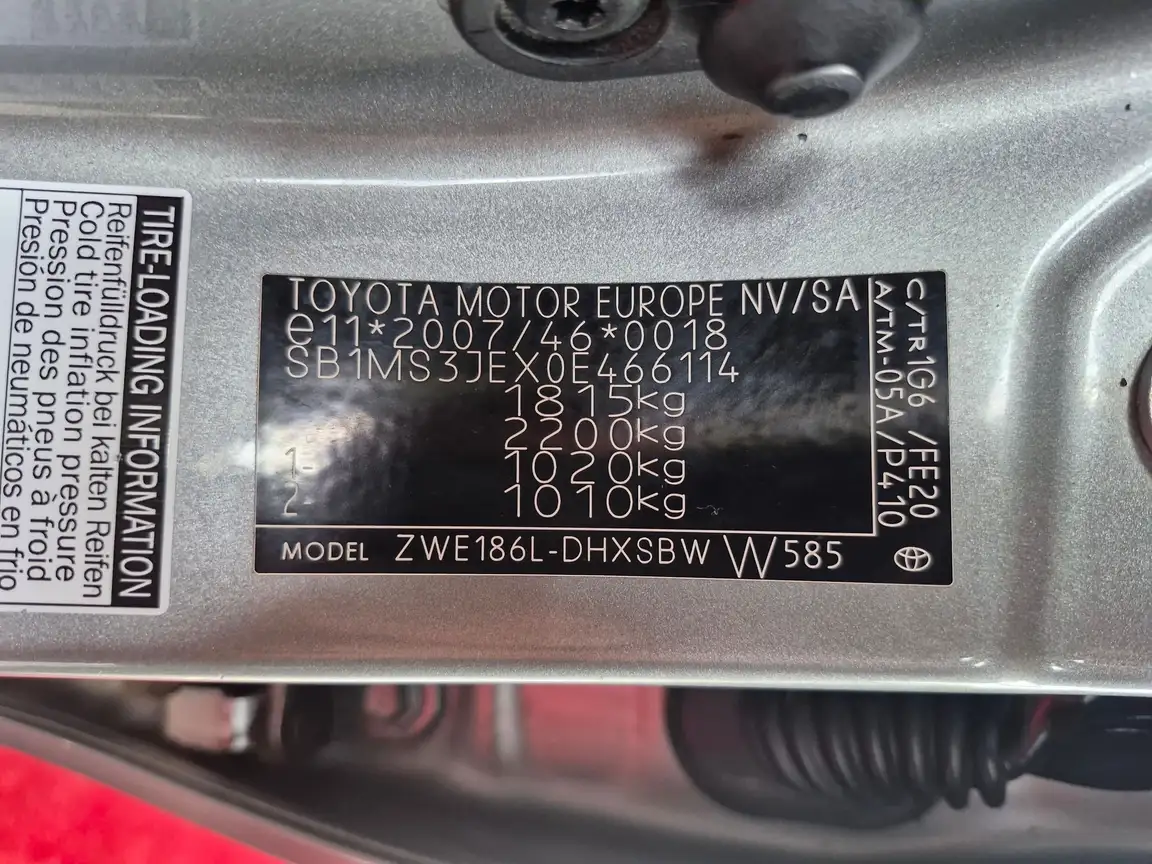 TOYOTA AURIS