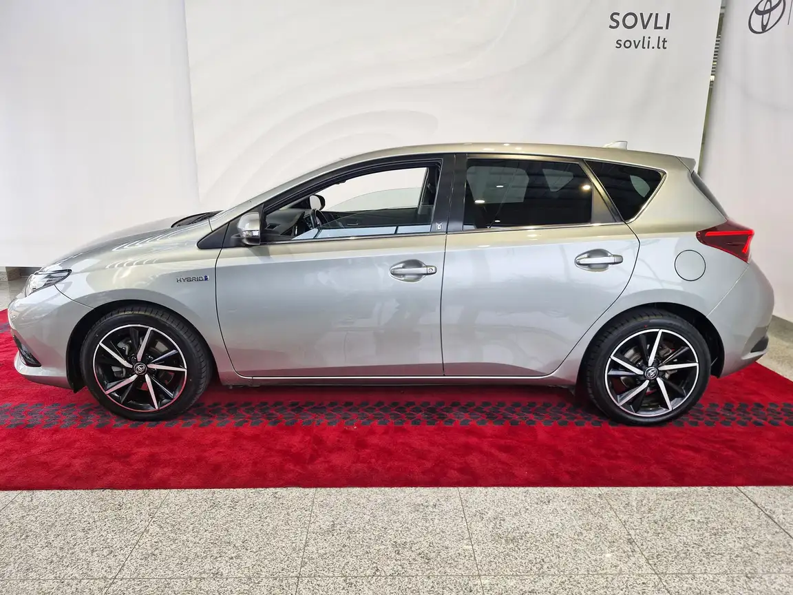 TOYOTA AURIS