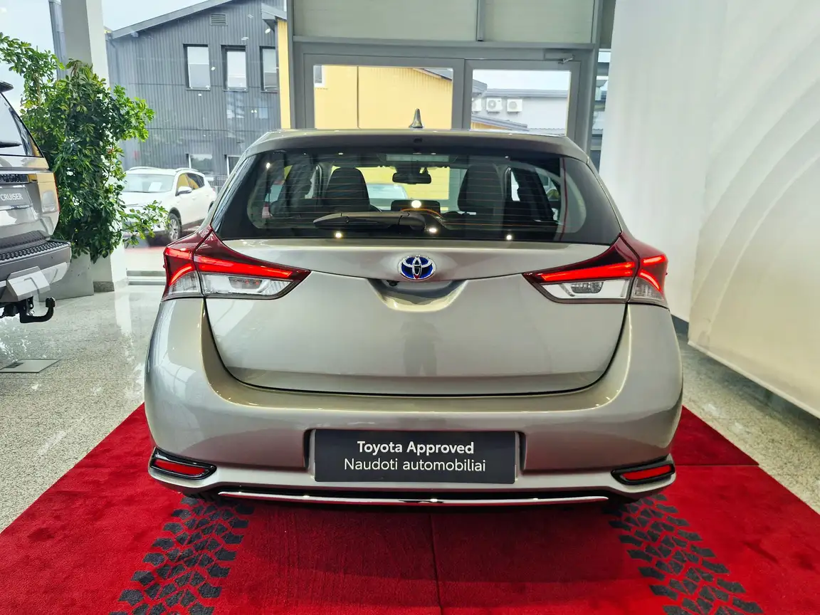 TOYOTA AURIS