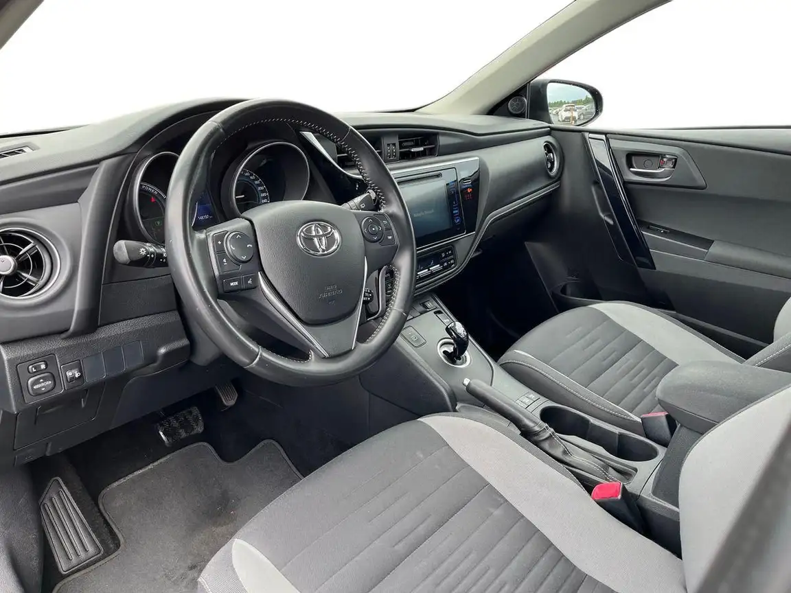TOYOTA AURIS