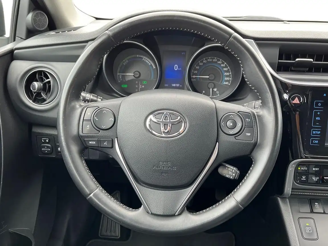 TOYOTA AURIS