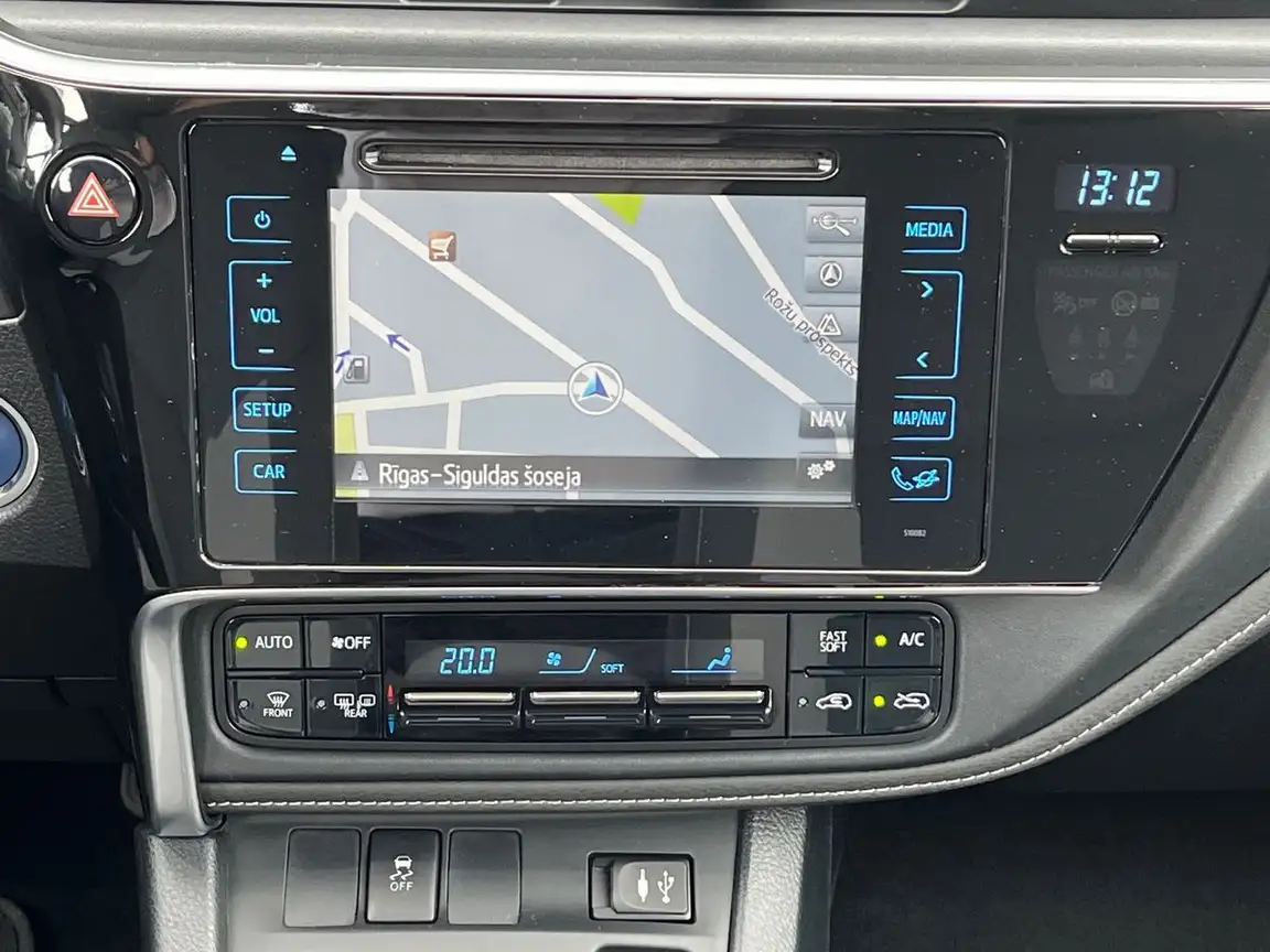TOYOTA AURIS