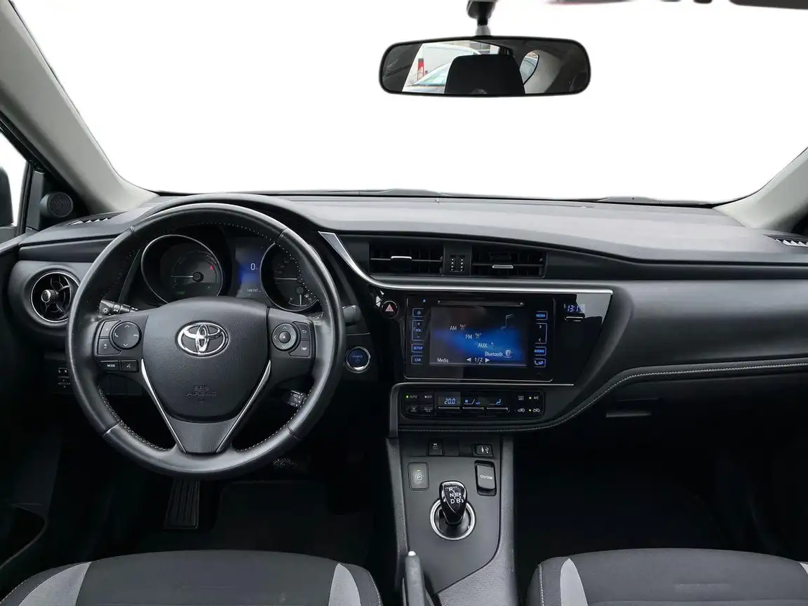 TOYOTA AURIS