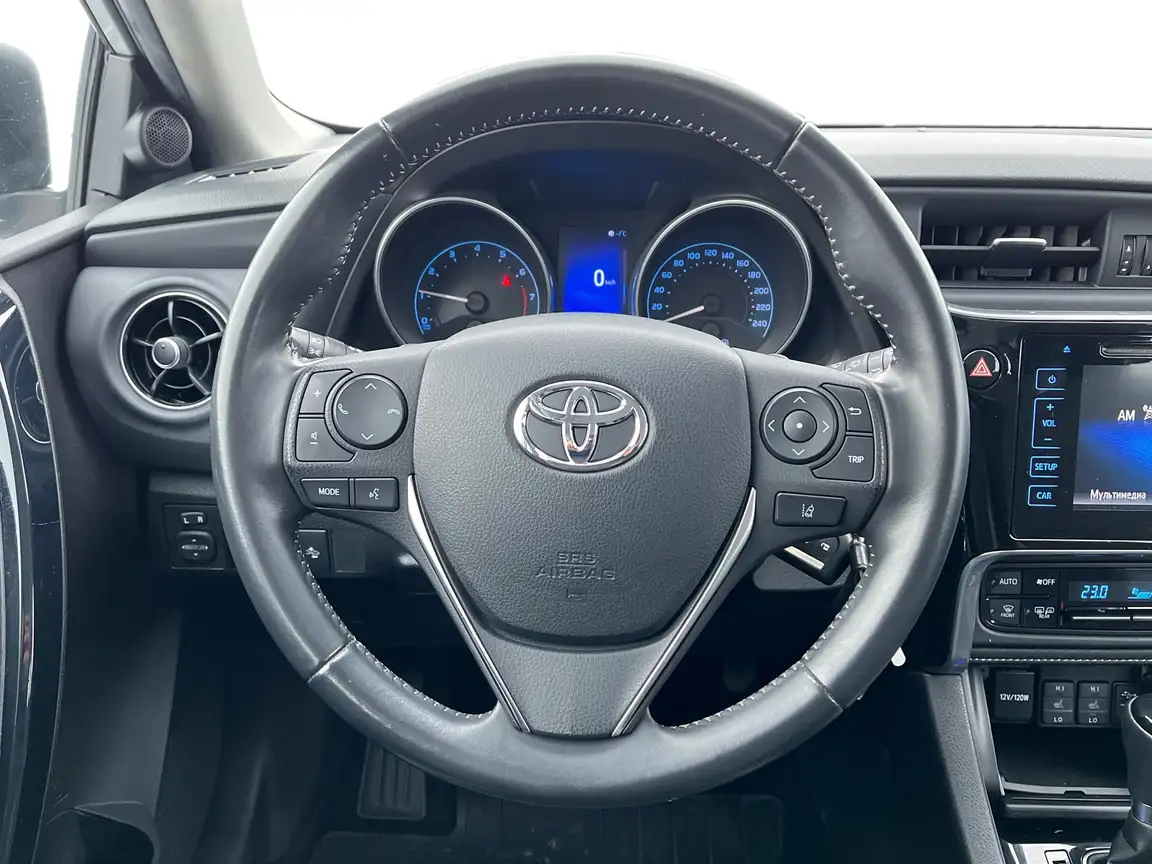 TOYOTA AURIS