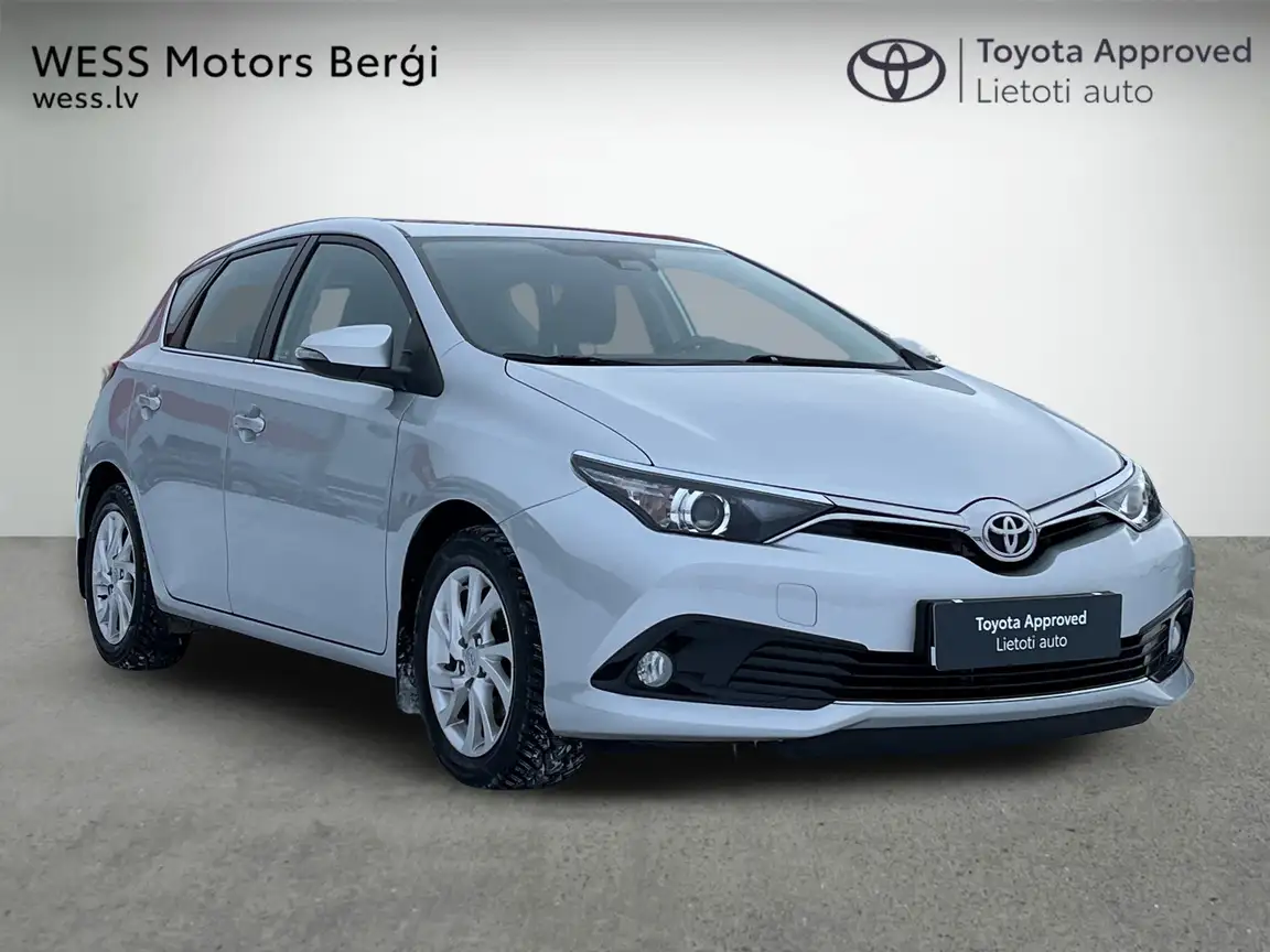 TOYOTA AURIS