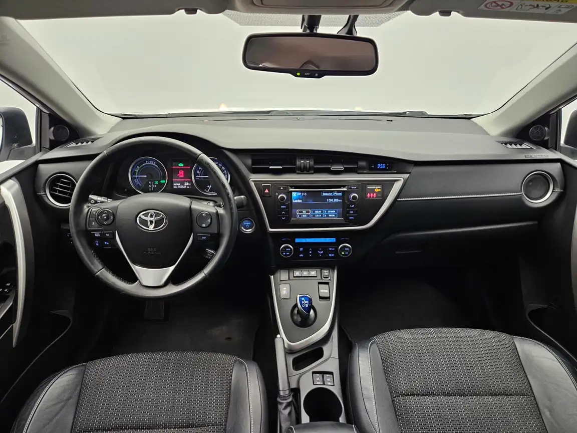 TOYOTA AURIS