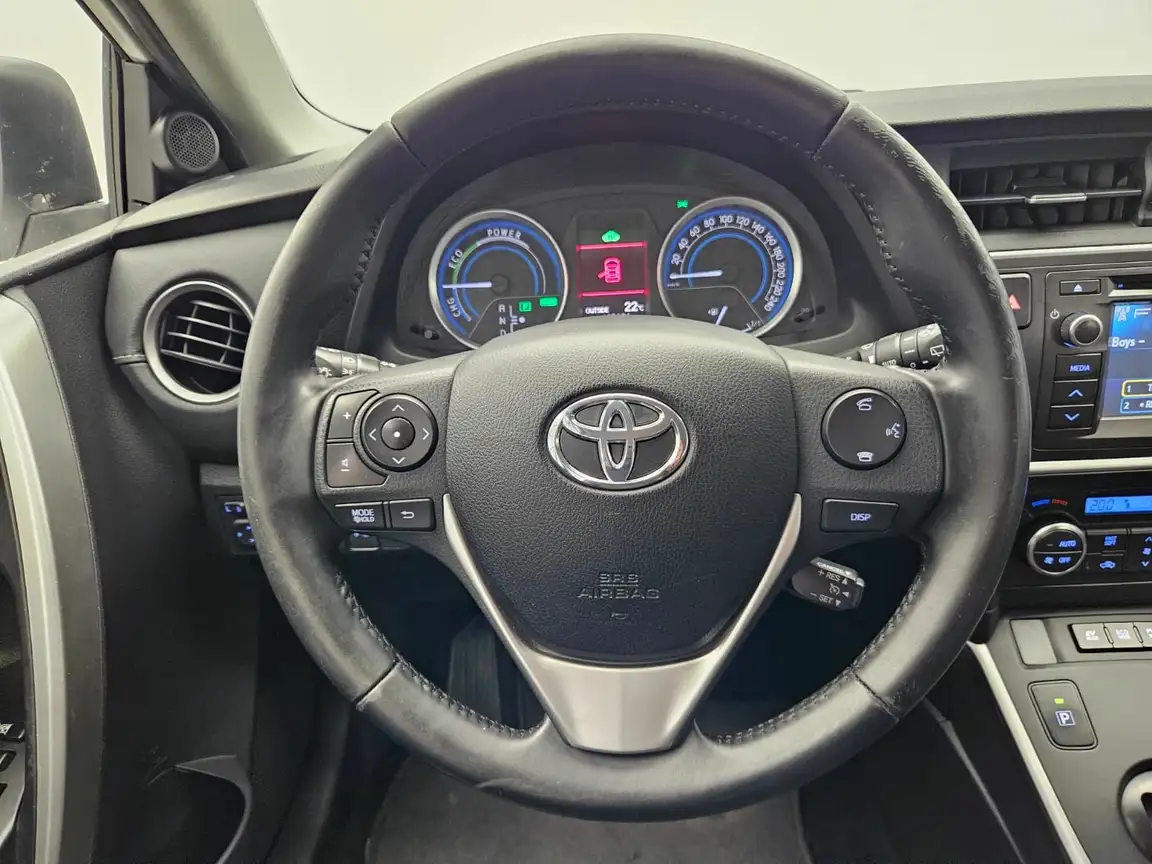 TOYOTA AURIS