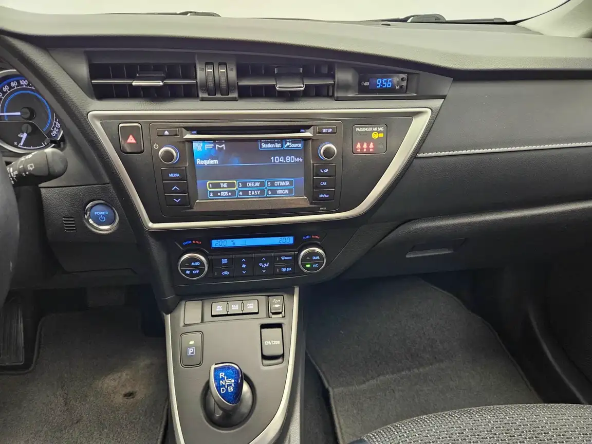 TOYOTA AURIS