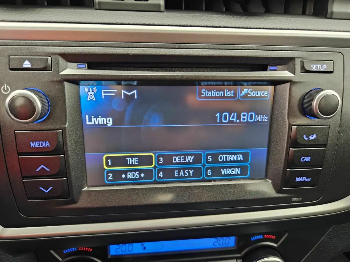 TOYOTA AURIS