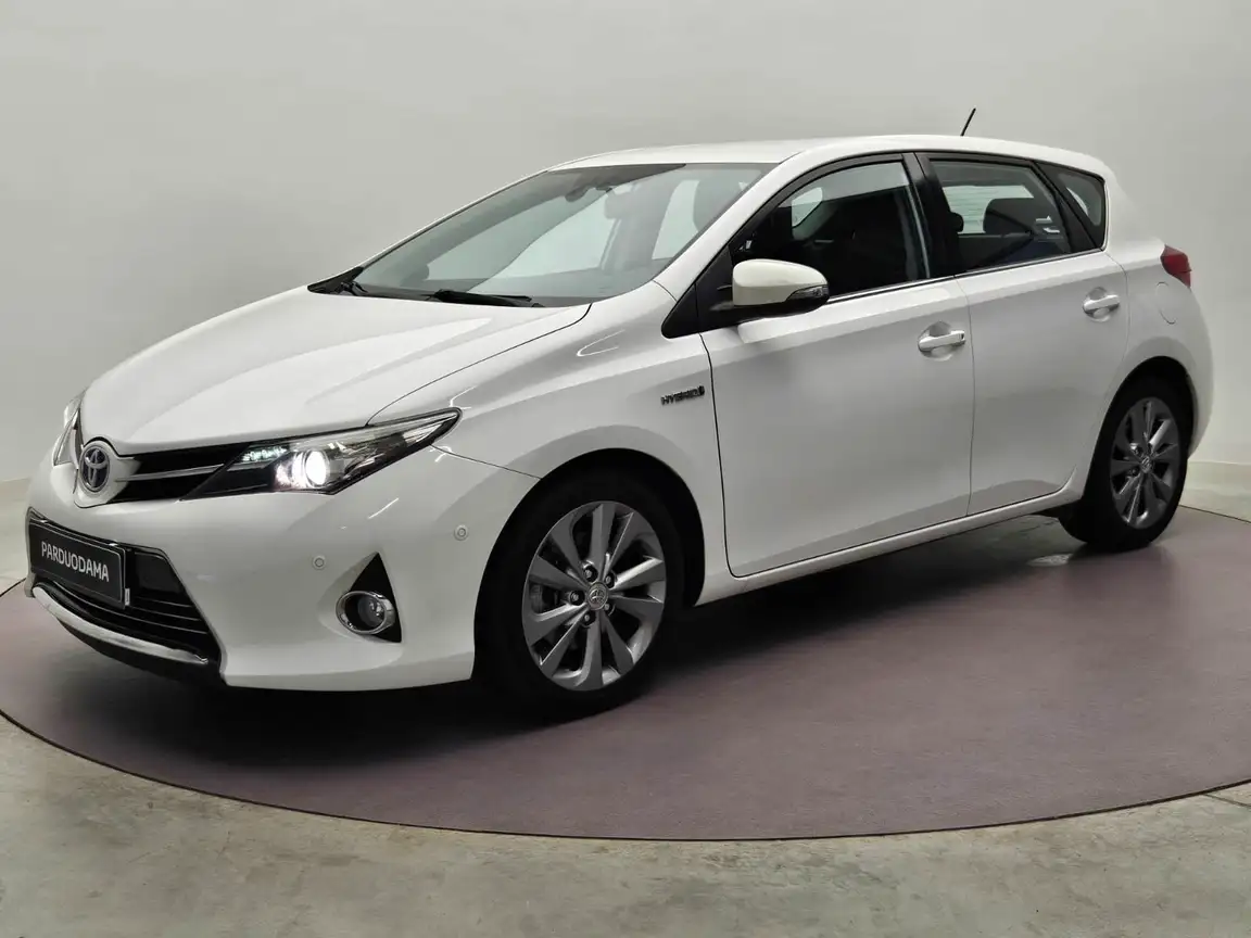 TOYOTA AURIS
