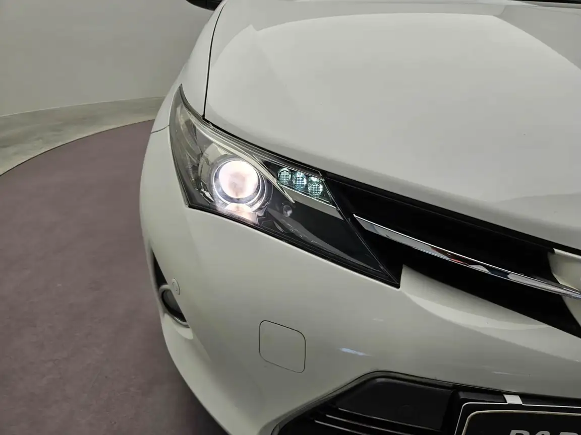 TOYOTA AURIS