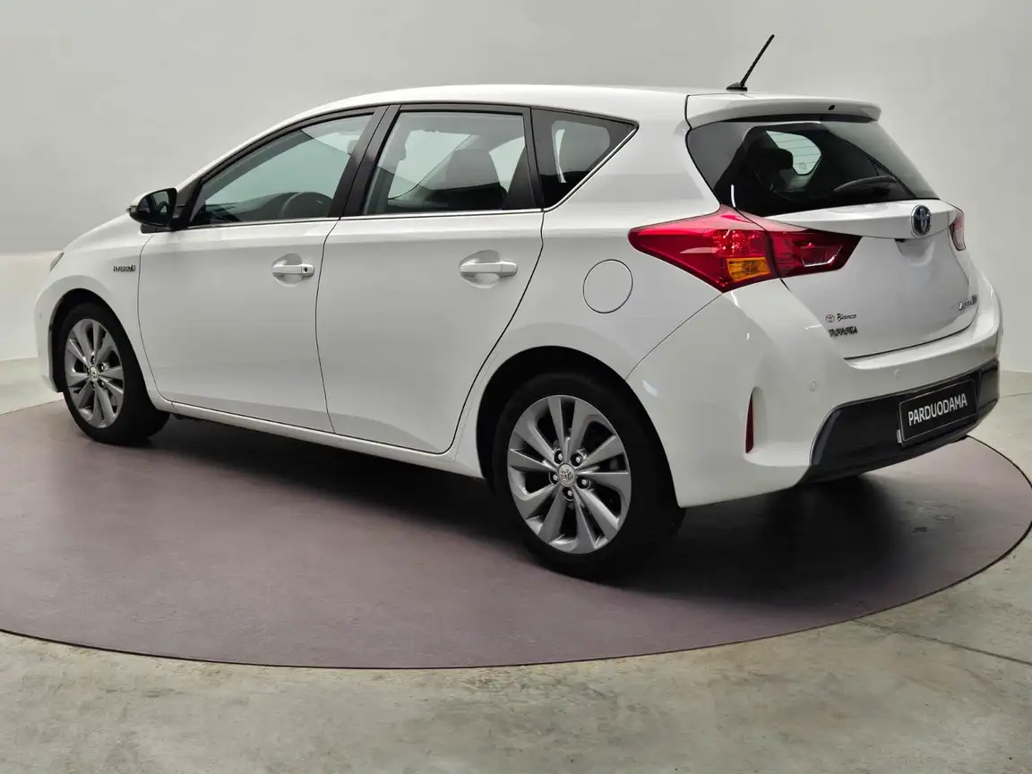 TOYOTA AURIS