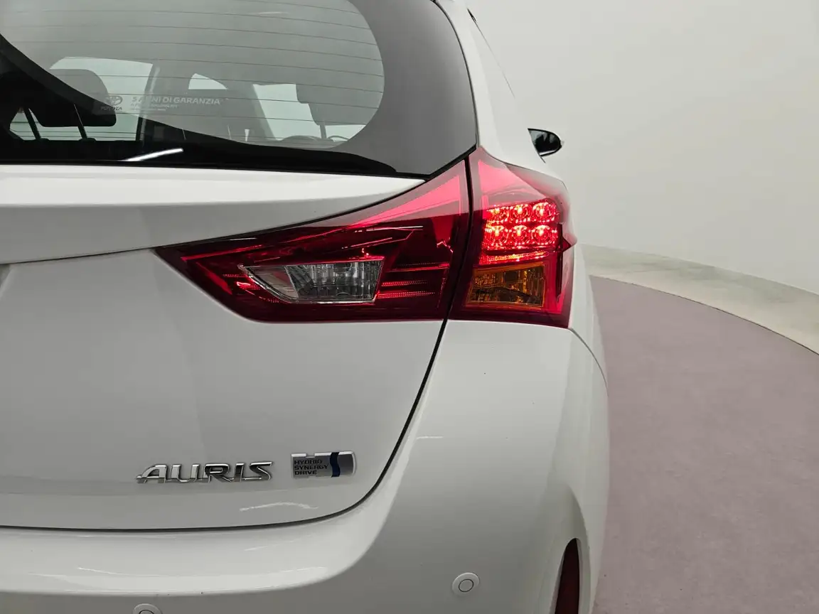 TOYOTA AURIS