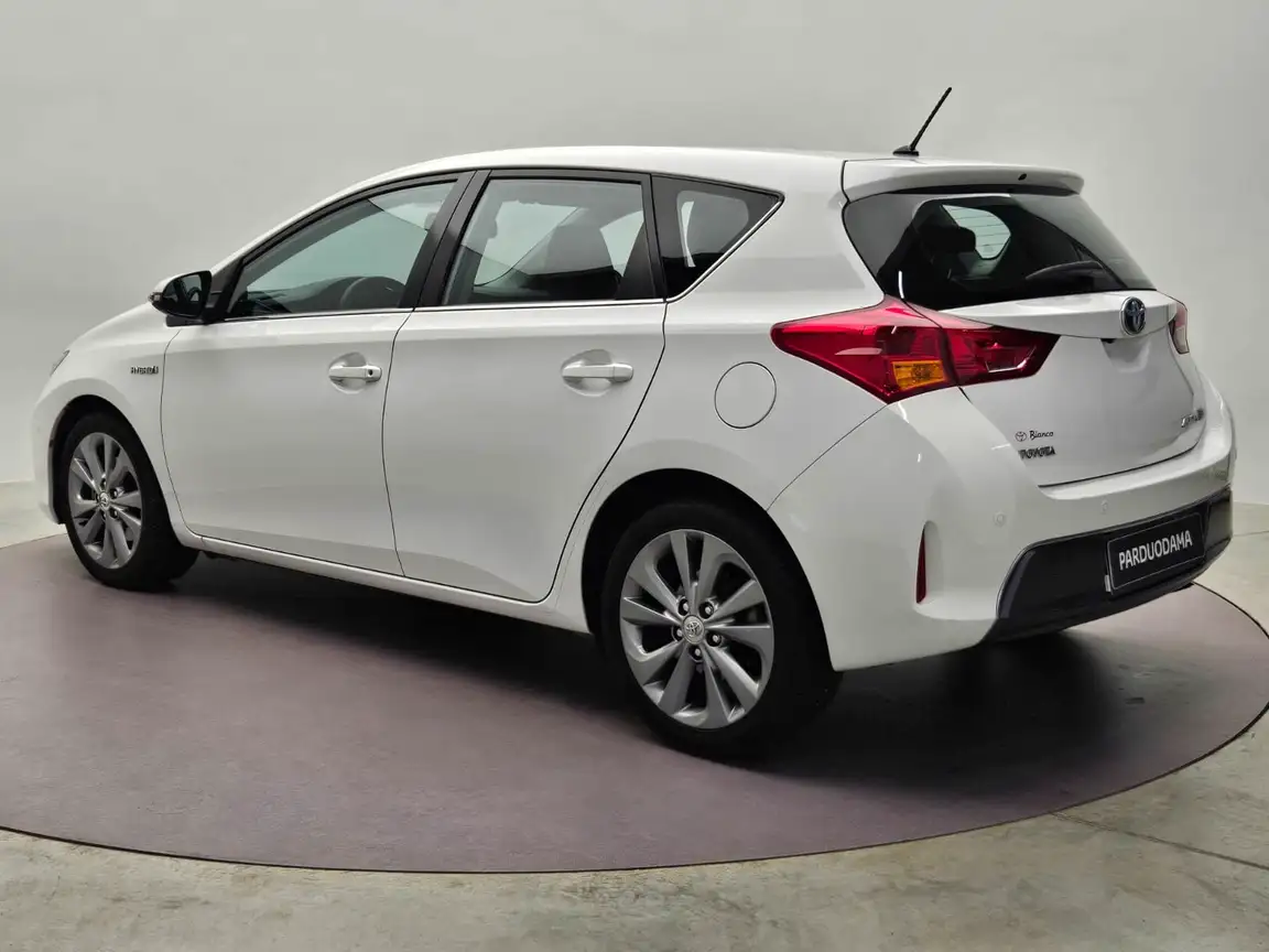 TOYOTA AURIS