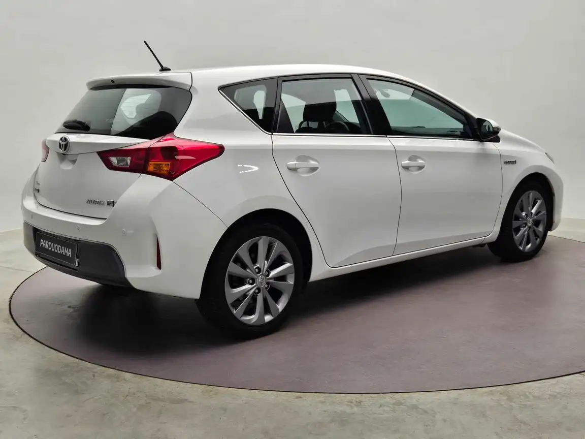 TOYOTA AURIS