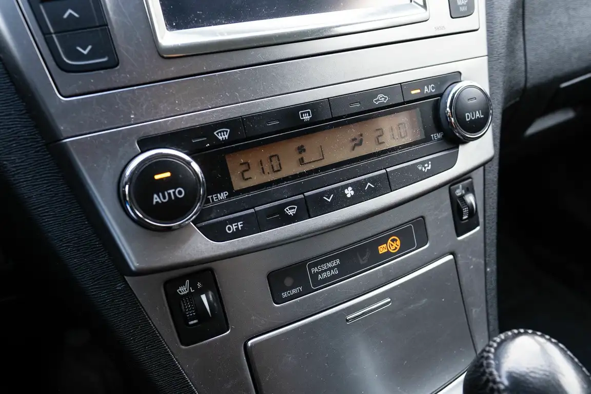 TOYOTA AVENSIS
