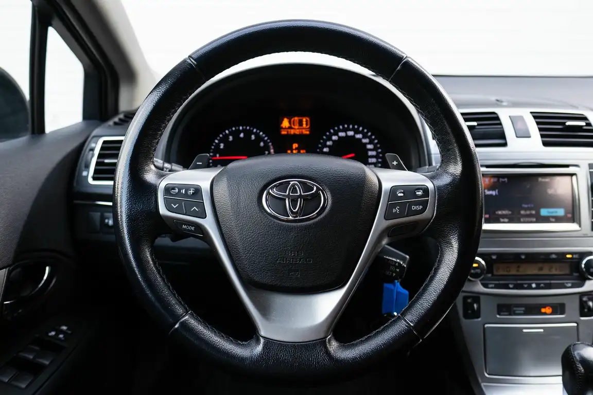 TOYOTA AVENSIS