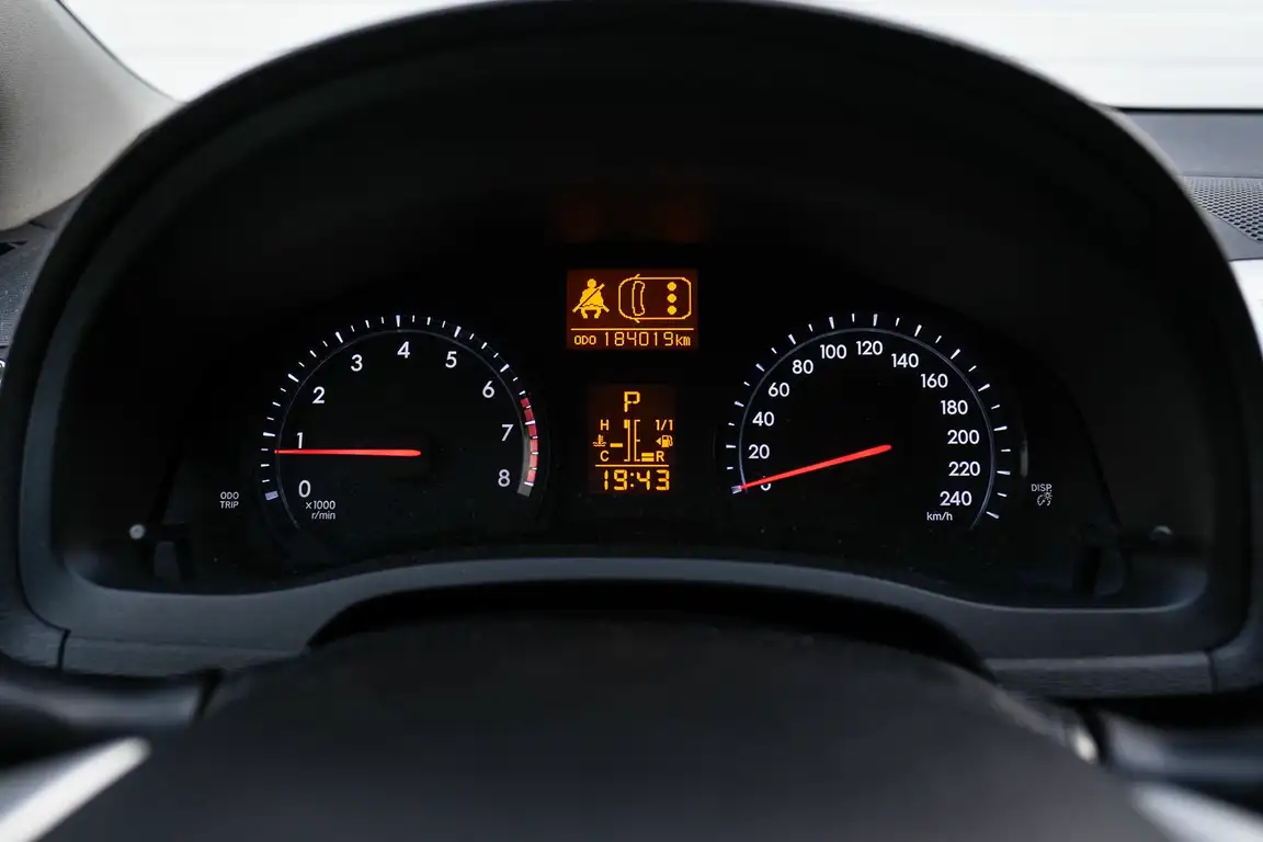 TOYOTA AVENSIS