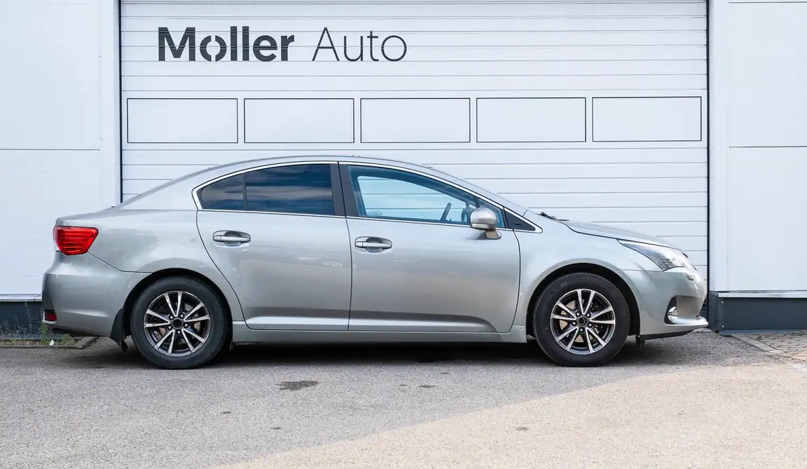 TOYOTA AVENSIS