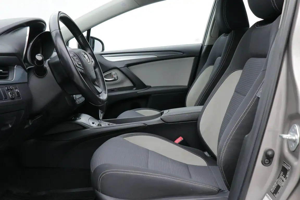 TOYOTA AVENSIS