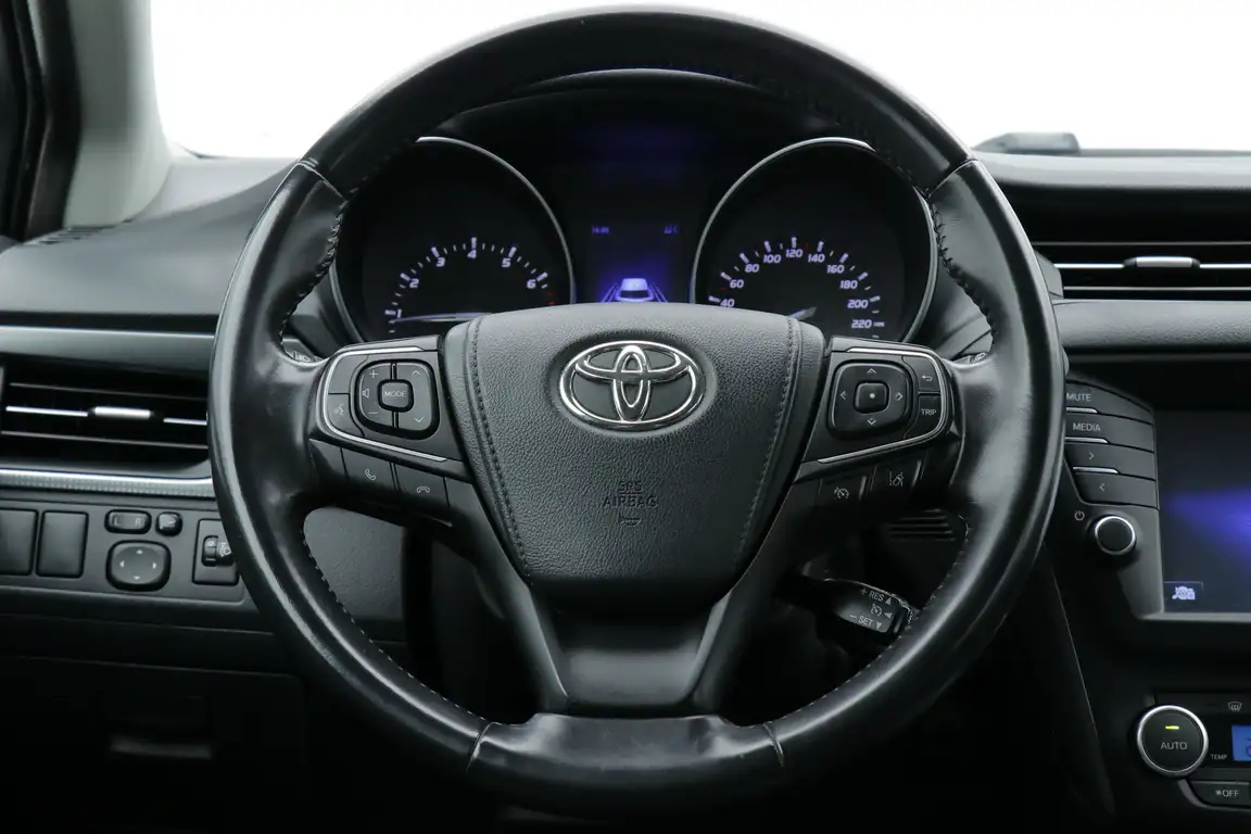 TOYOTA AVENSIS