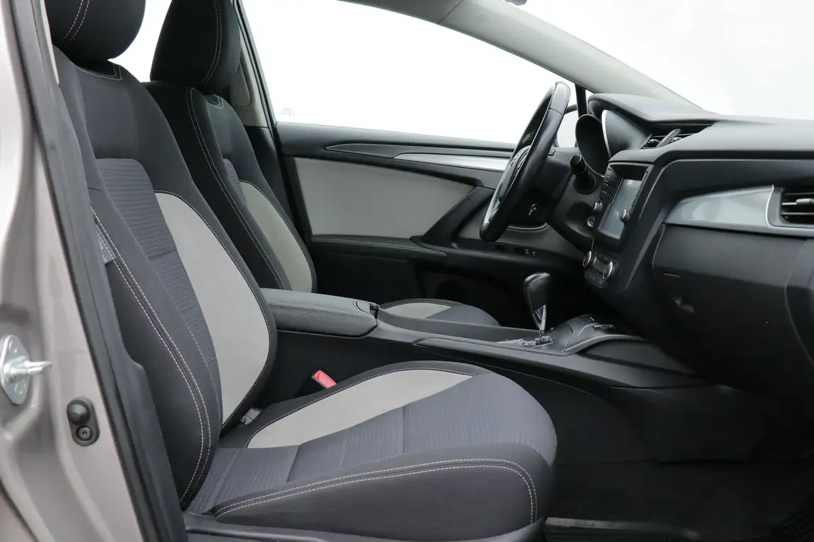 TOYOTA AVENSIS