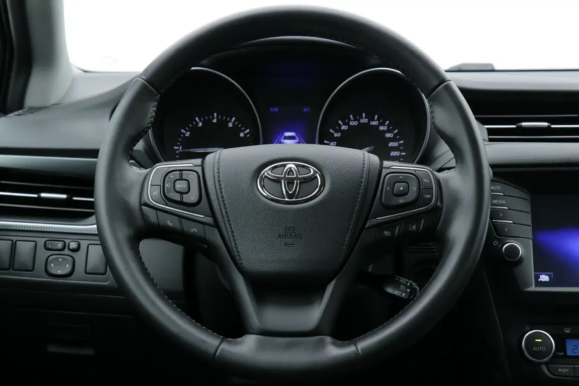 TOYOTA AVENSIS