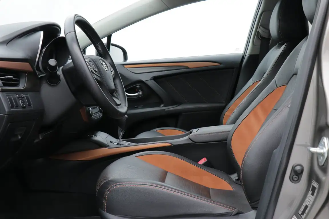 TOYOTA AVENSIS