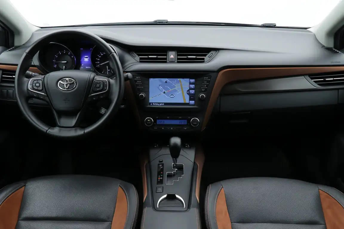 TOYOTA AVENSIS
