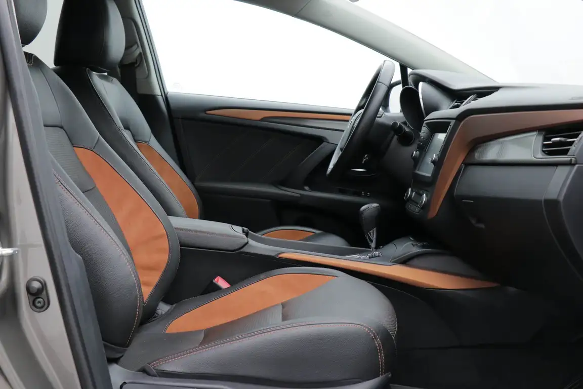 TOYOTA AVENSIS