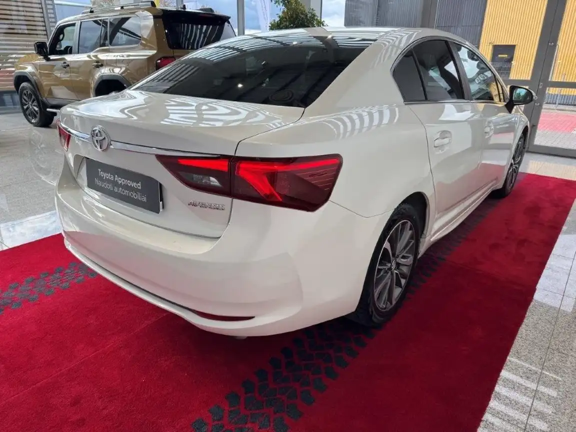 TOYOTA AVENSIS