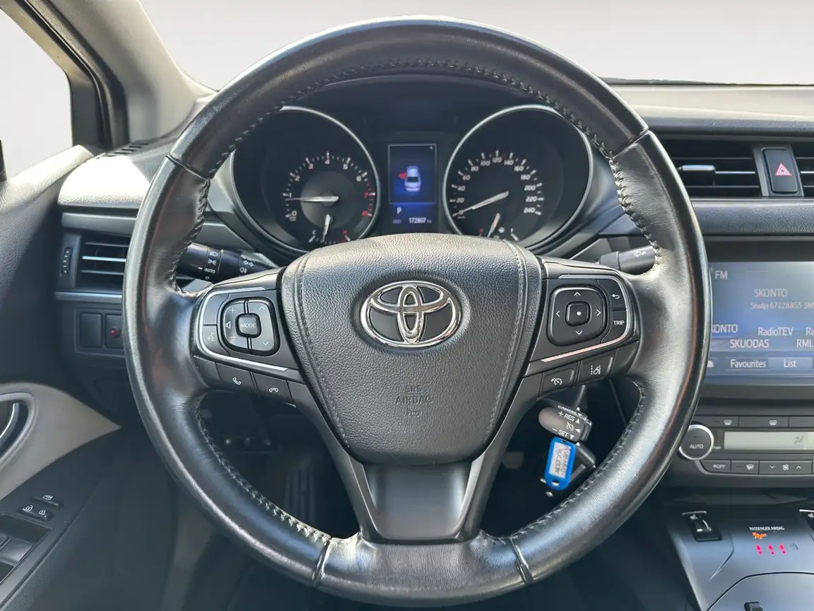 TOYOTA AVENSIS