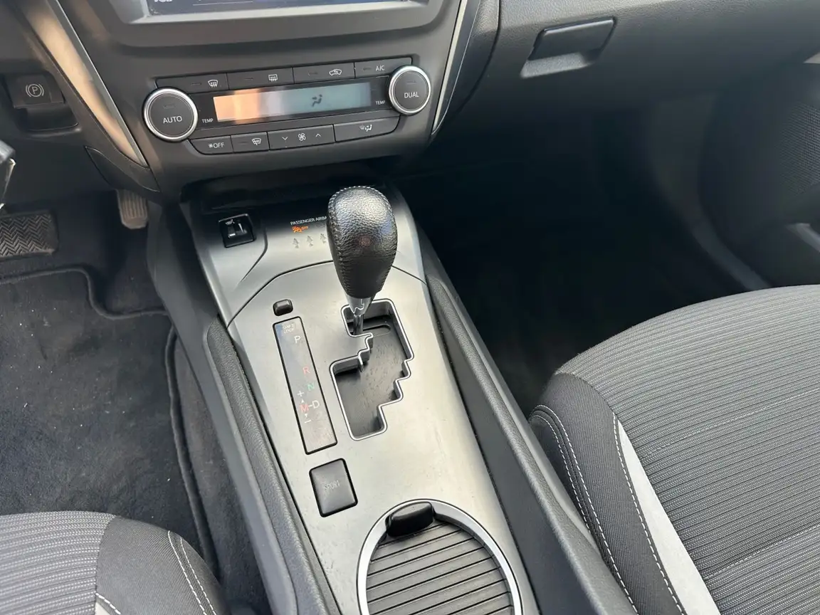 TOYOTA AVENSIS