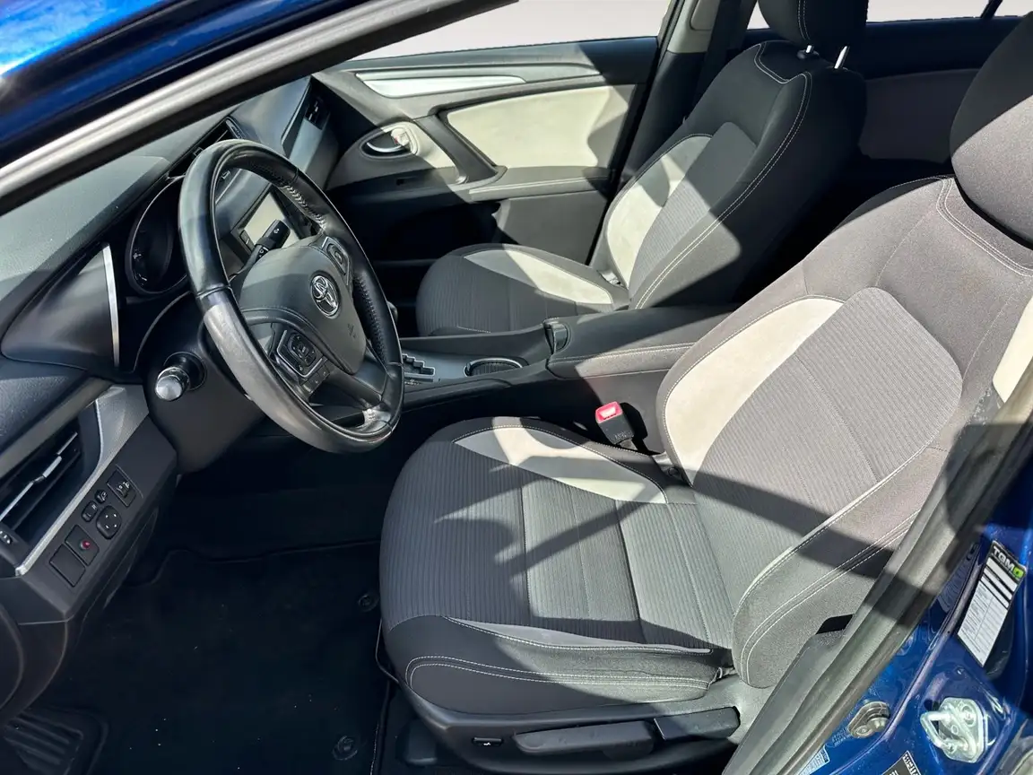 TOYOTA AVENSIS