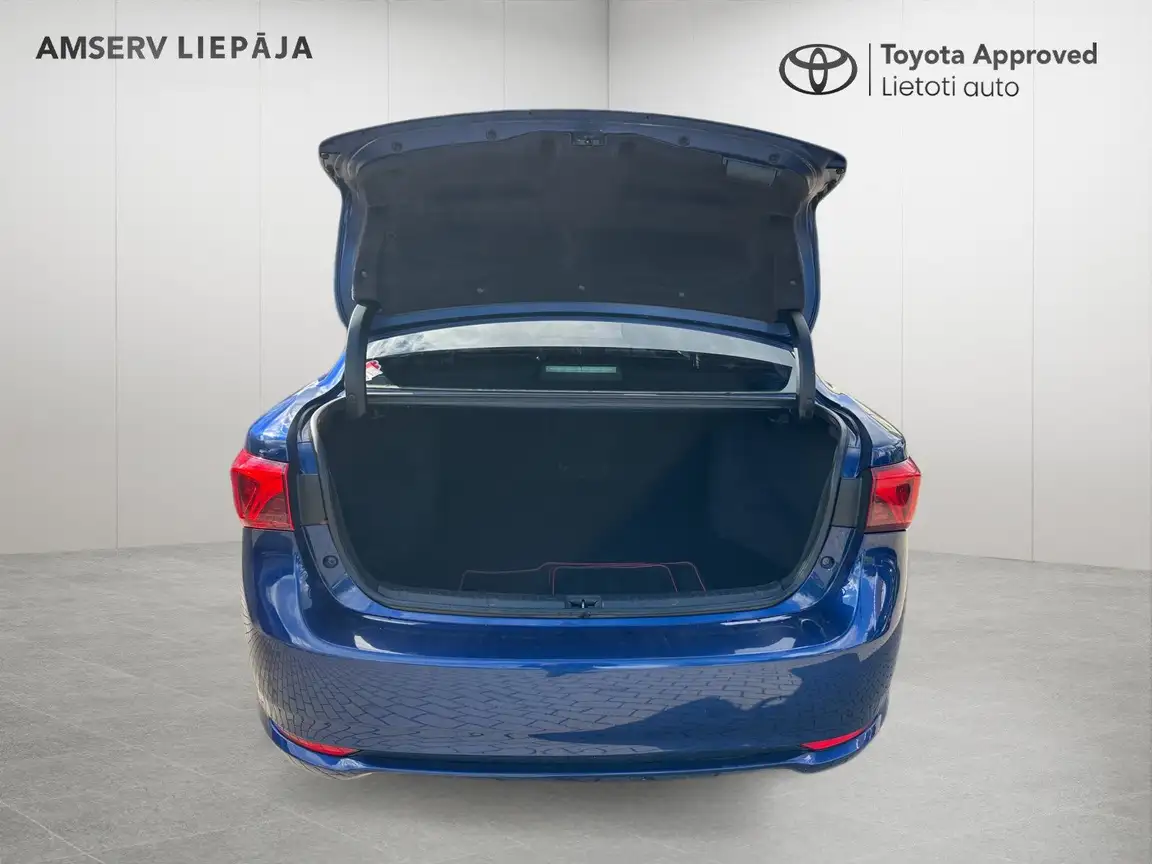 TOYOTA AVENSIS