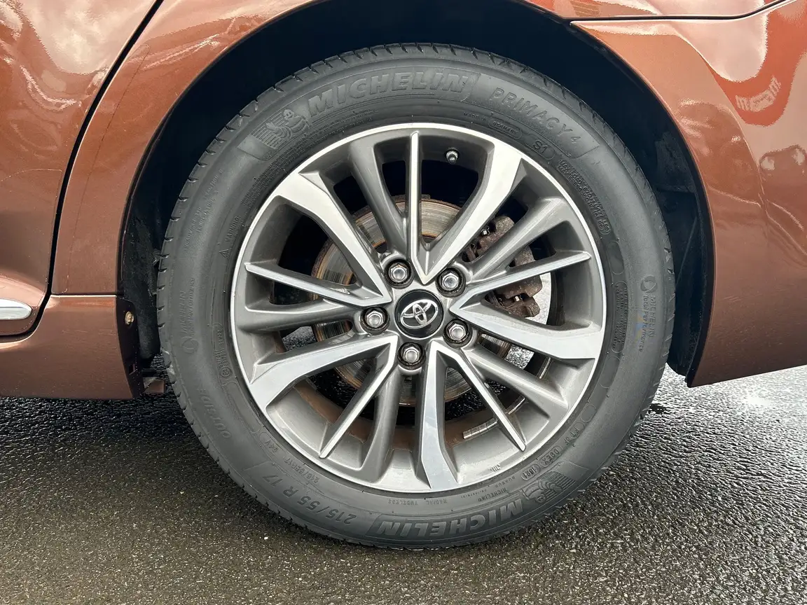 TOYOTA AVENSIS