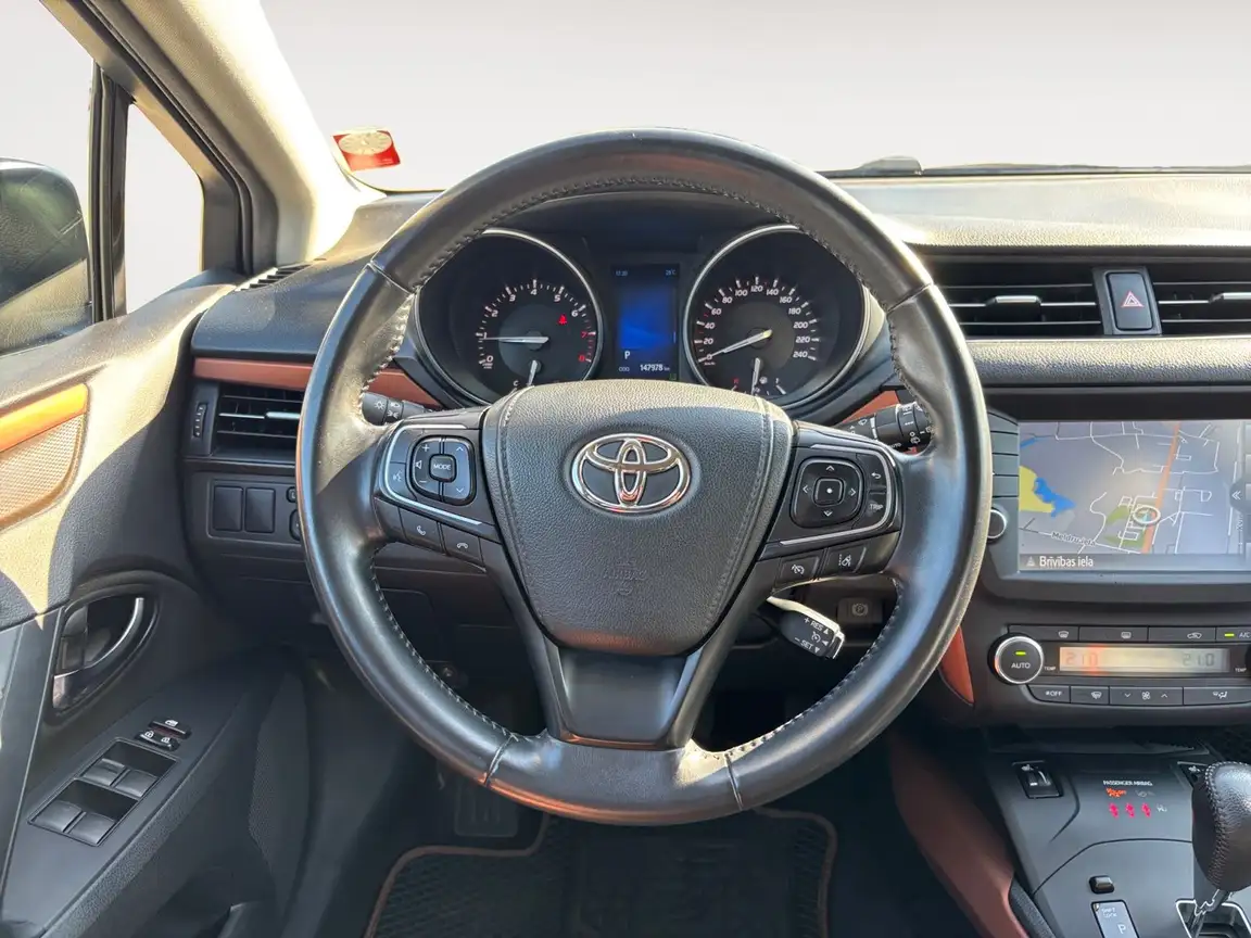 TOYOTA AVENSIS